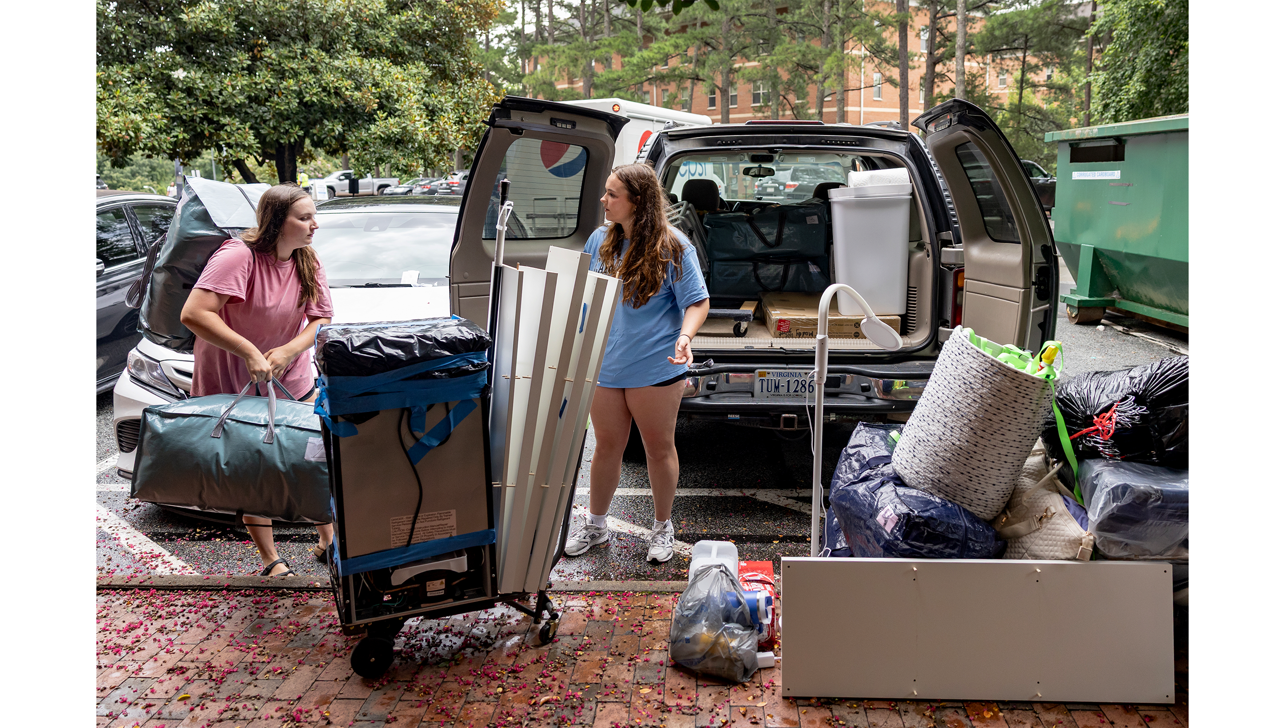 Two students unloading their car.
