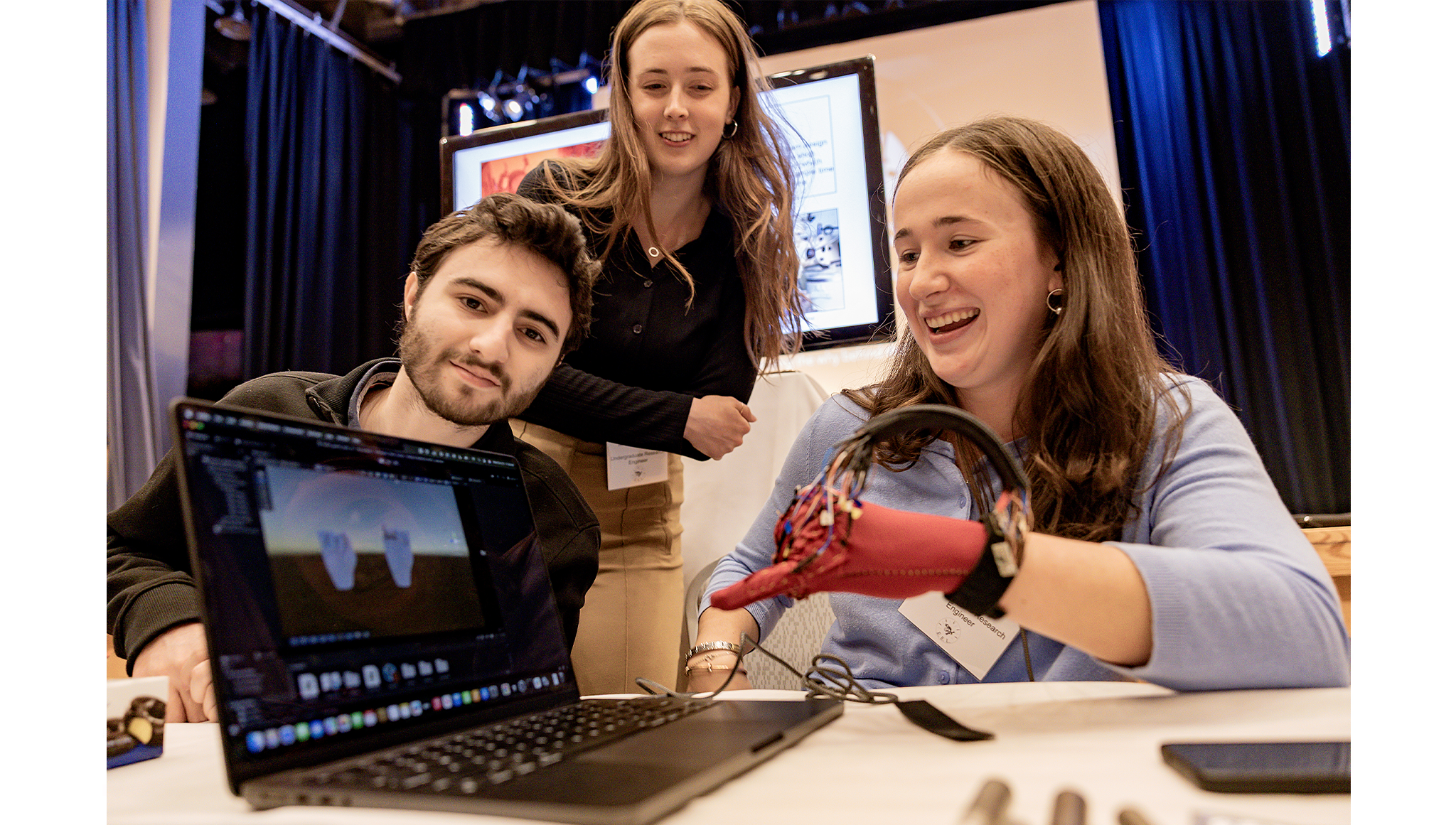 Junior Sofia Morais demonstrates the research of her team at the Experimental Engineering Lab table.