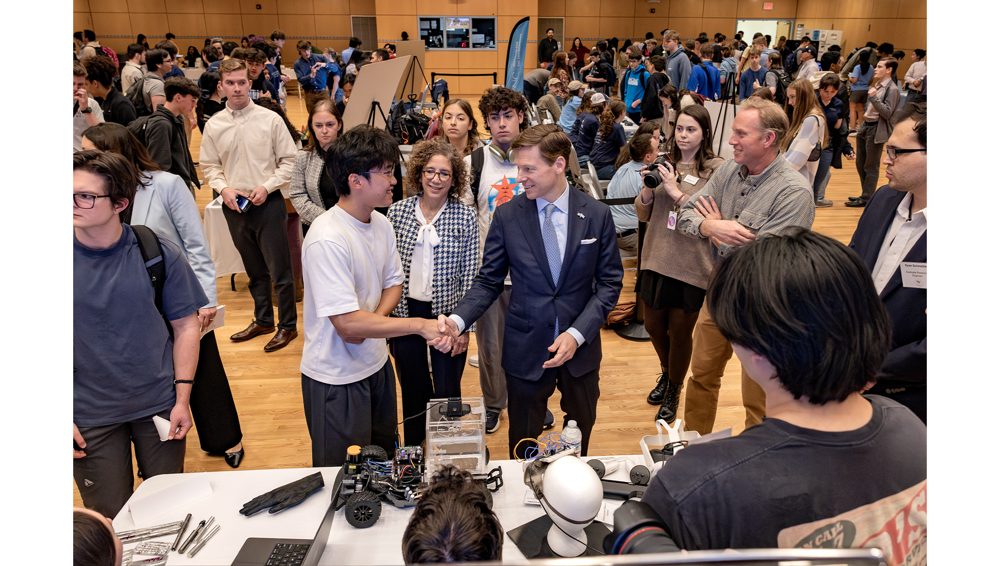 Chancellor Lee H. Roberts and Penny Gordon-Larsen, Vice Chancellor for Research, learn about the research being done by students and faculty.